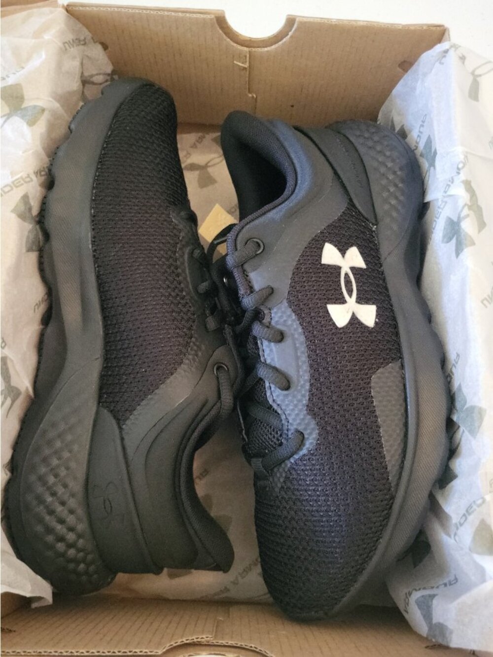 Under Armour Charged Escape 4 Shoes Womens Size 7 Black Running 3025507-001